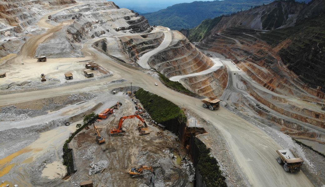 Excavators, rigs and trucks cleaning up the Ok Tedi Mine site