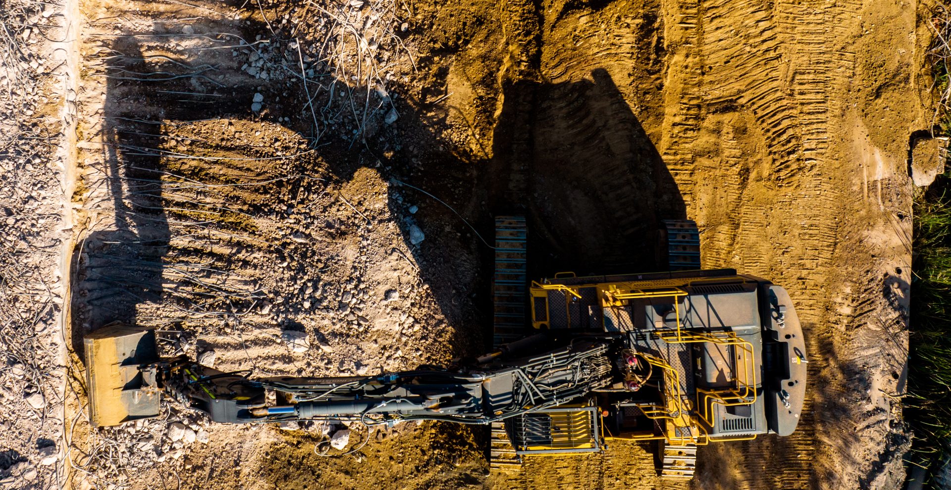 Excavator clearing soil on the Argyle Diamond Mine demolition site