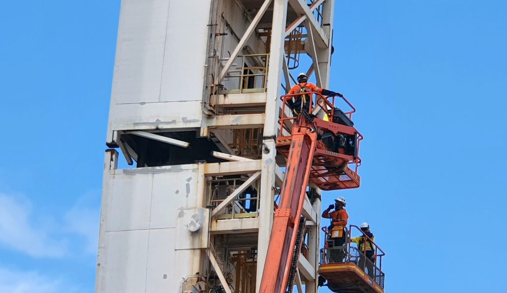 Staff dismantling the Gladstone Air Separation Unit